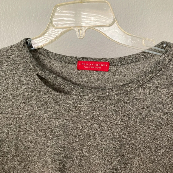 Philantrophy Gray Cut Out Neckline Athletic Sporty Long Sleeves Top SM Brand New - Picture 3 of 3